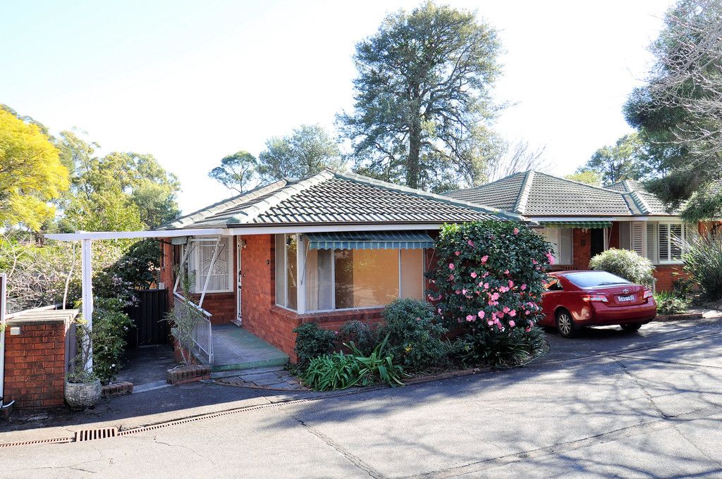 3 bedrooms Villa in 1/9 Pembroke Road MARSFIELD NSW, 2122