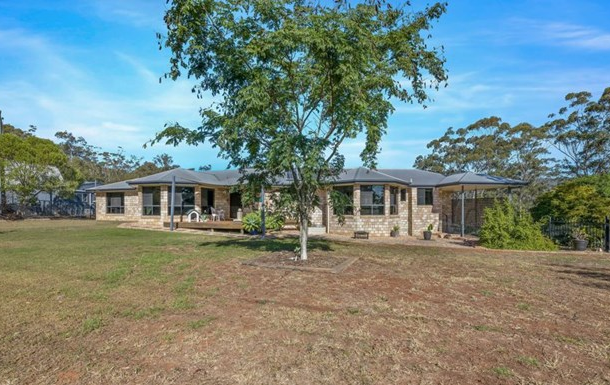 25 Berghofer Drive, Withcott QLD 4352