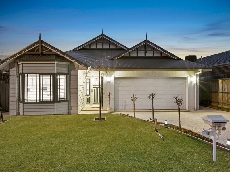 16 Macreadie Drive, Berwick VIC 3806, Image 0