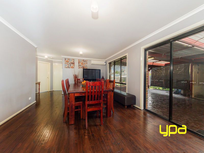 2 Gumleaf Court, Cairnlea VIC 3023, Image 2