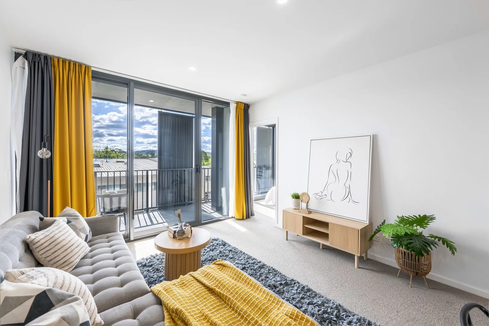 Modern 2-Bedroom Apartment in the Heart of Lyneham  Appliances Included, Lyneham