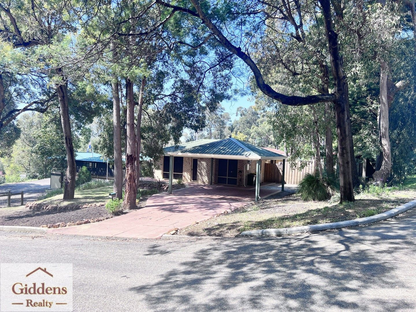 3 bedrooms House in 3 Wanliss St JARRAHDALE WA, 6124