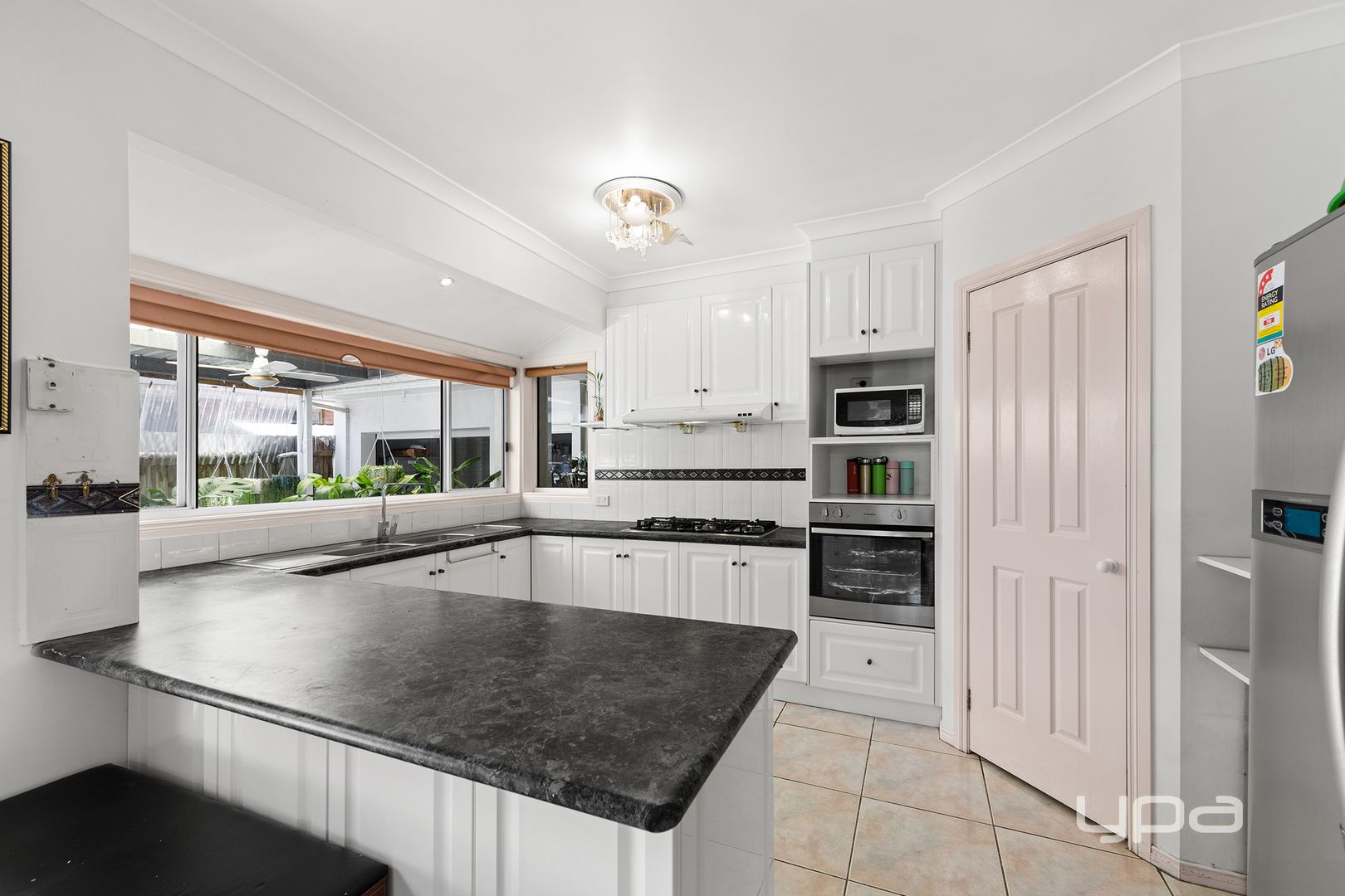 28 Ryland Circuit, Delahey VIC 3037, Image 2