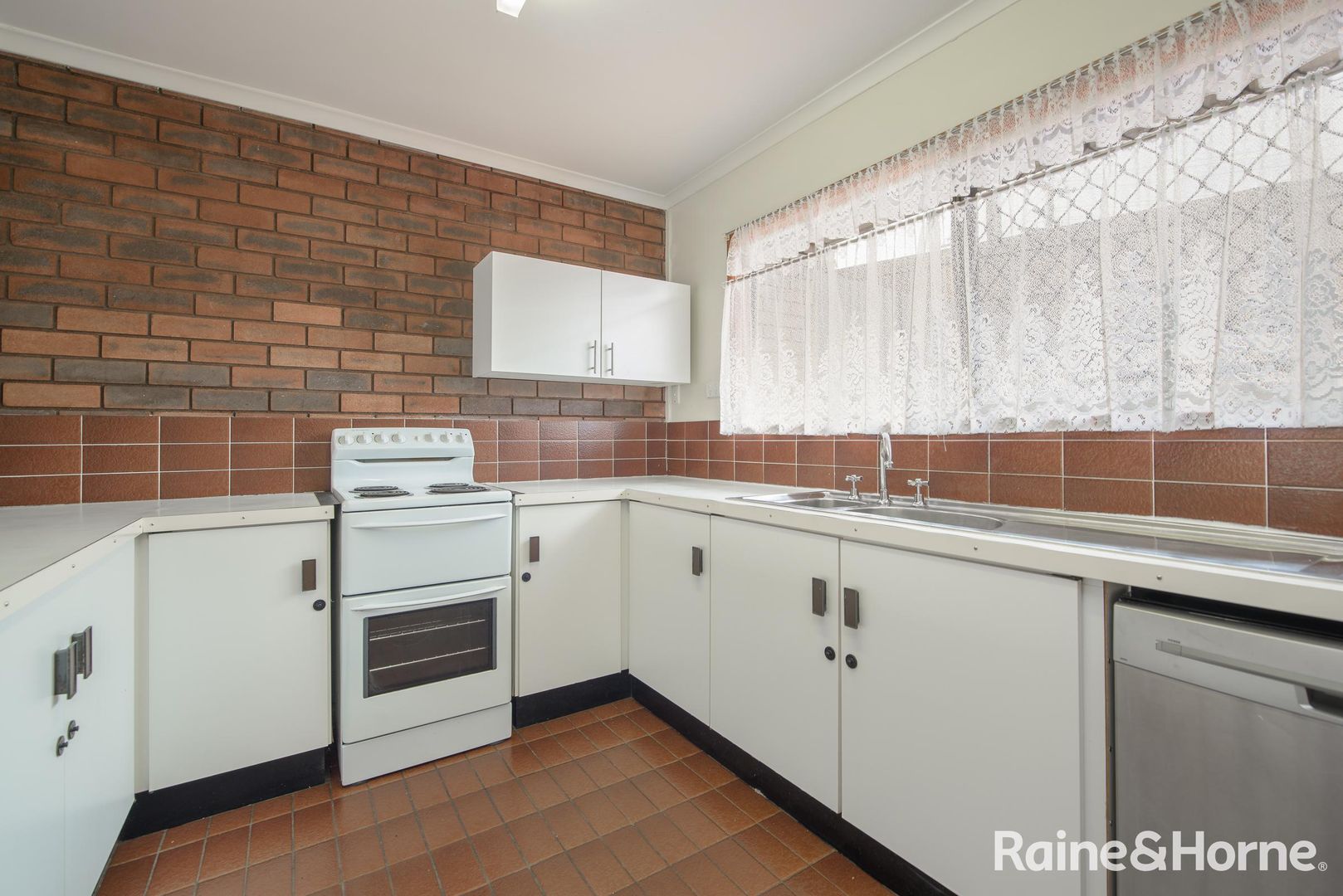 6/174 PHILIP ST, Kin Kora QLD 4680, Image 2