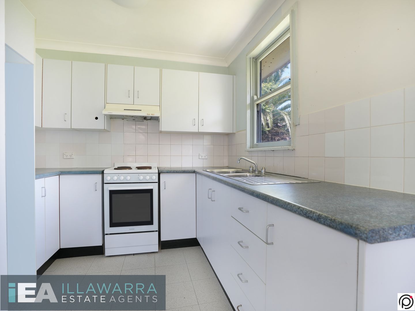 28 Hardwick Crescent, Mount Warrigal NSW 2528, Image 2