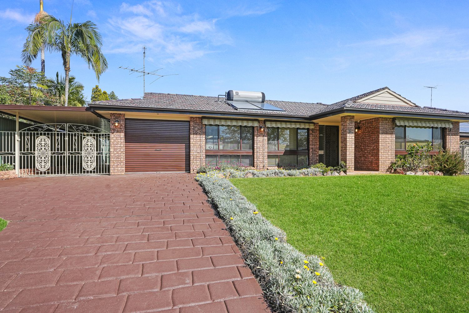 27 Charmer Crescent, Minchinbury NSW 2770, Image 0