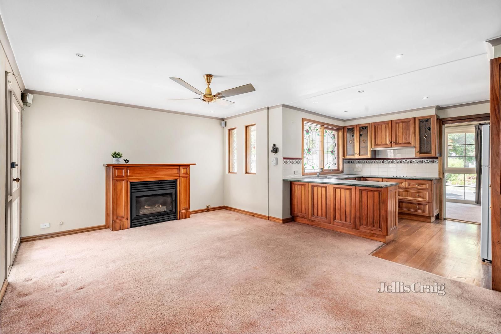 37 Sandhurst Crescent, Bundoora VIC 3083, Image 2