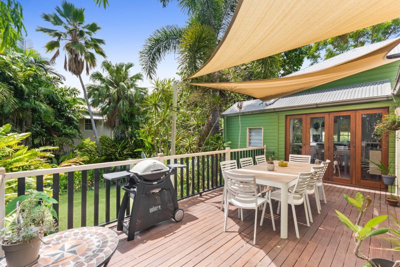 4 bedrooms House in 8 Campbell Street HERMIT PARK QLD, 4812