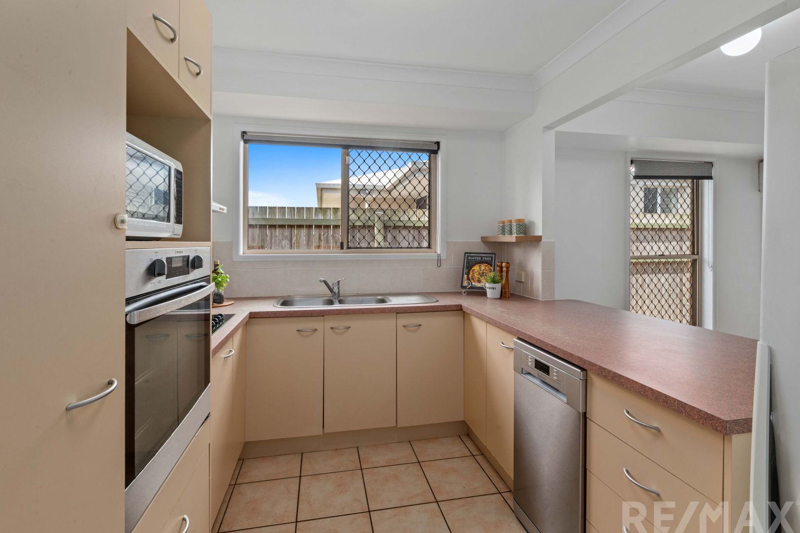 15 Sharpie Street, Manly West QLD 4179, Image 2