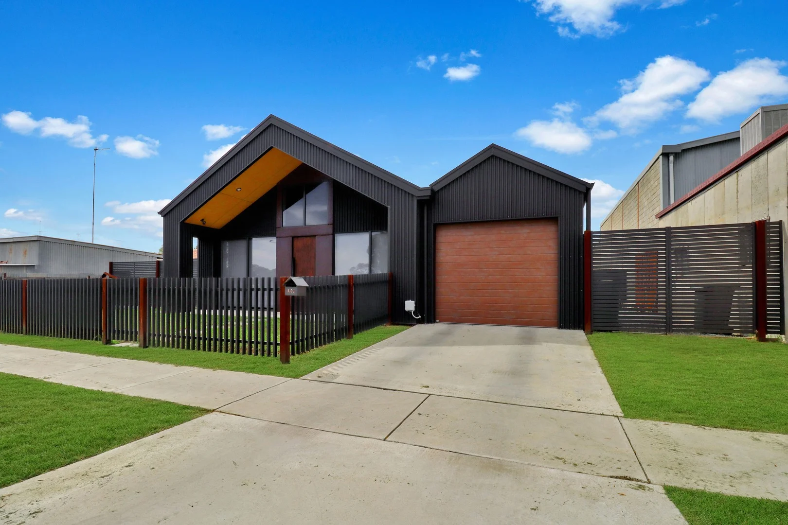 Primary image of 401 Whitelock Street, Deniliquin NSW 2710