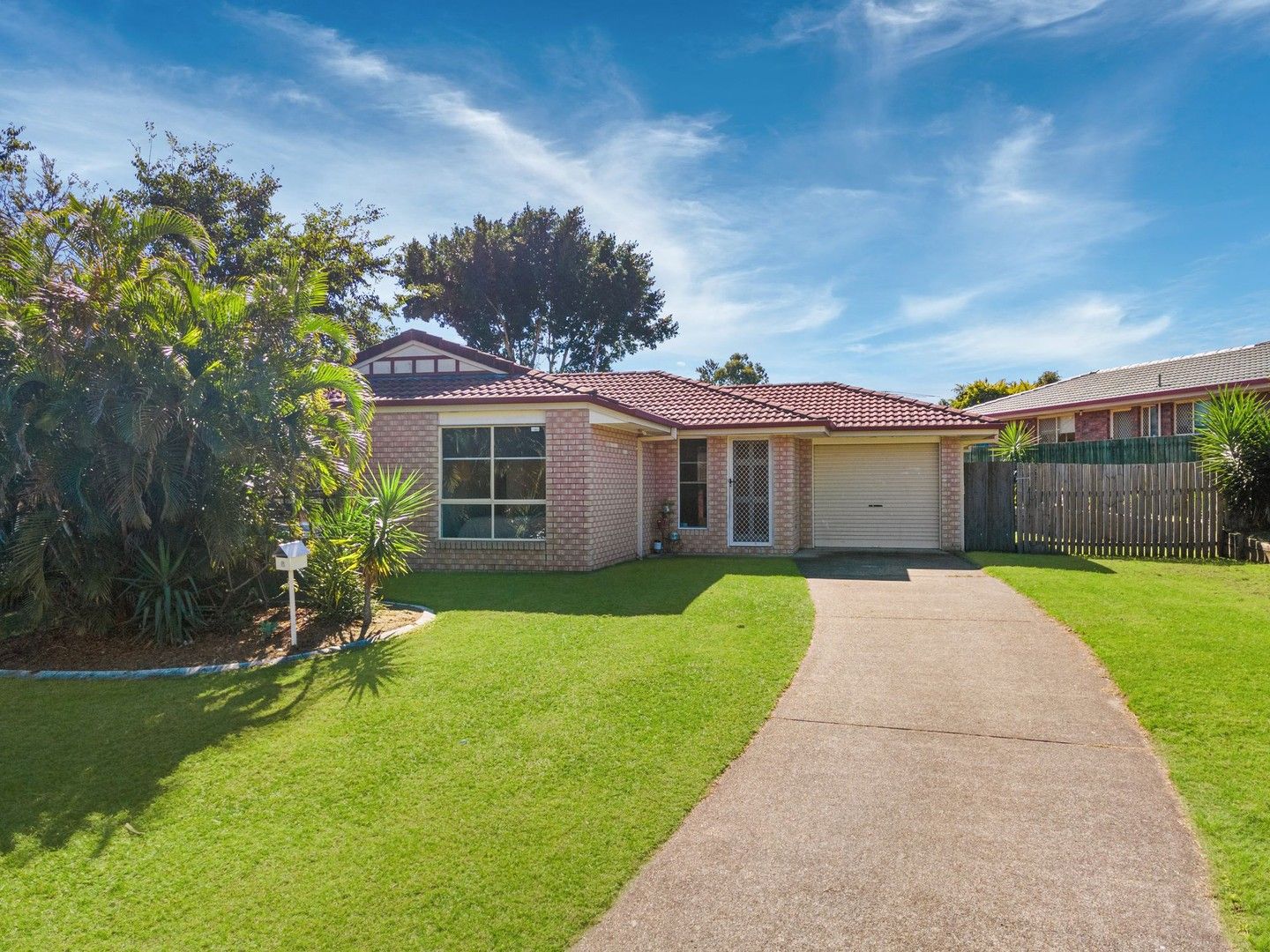 4 bedrooms House in 8 Crystal Court CAMIRA QLD, 4300