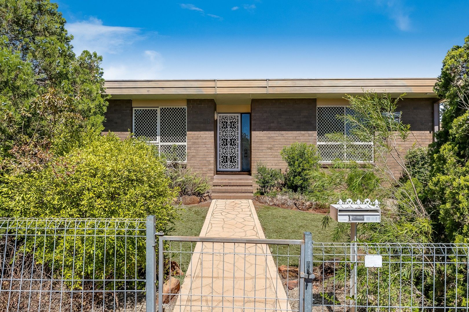 4 bedrooms House in 1 Gracene Court WILSONTON HEIGHTS QLD, 4350