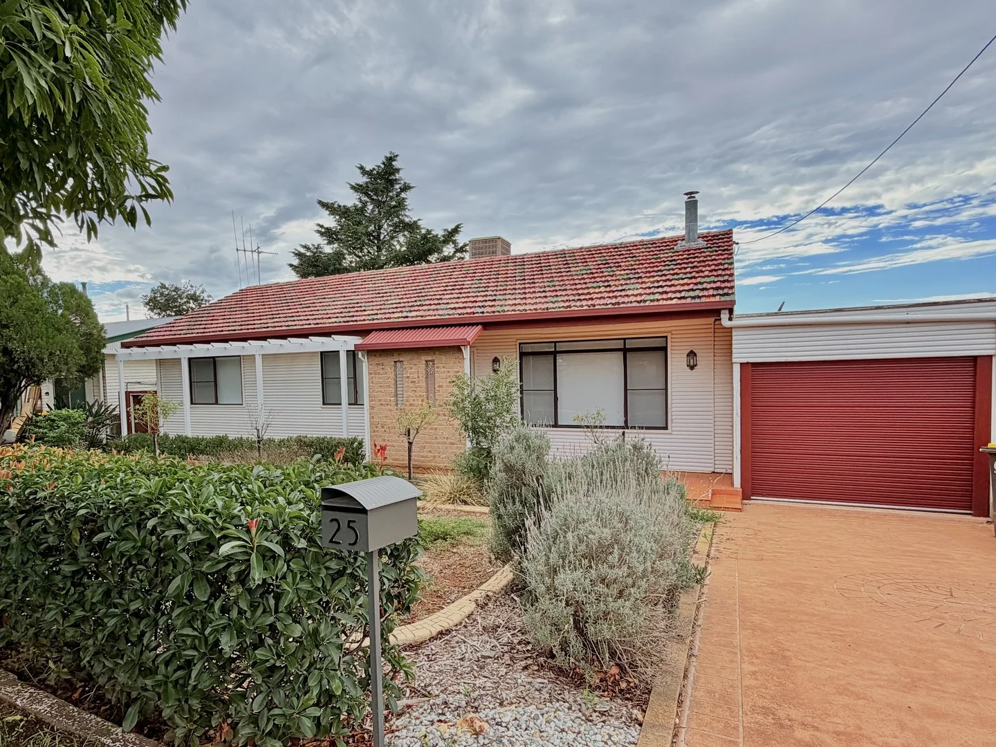 Primary image of 25 Lorking Street, Parkes NSW 2870
