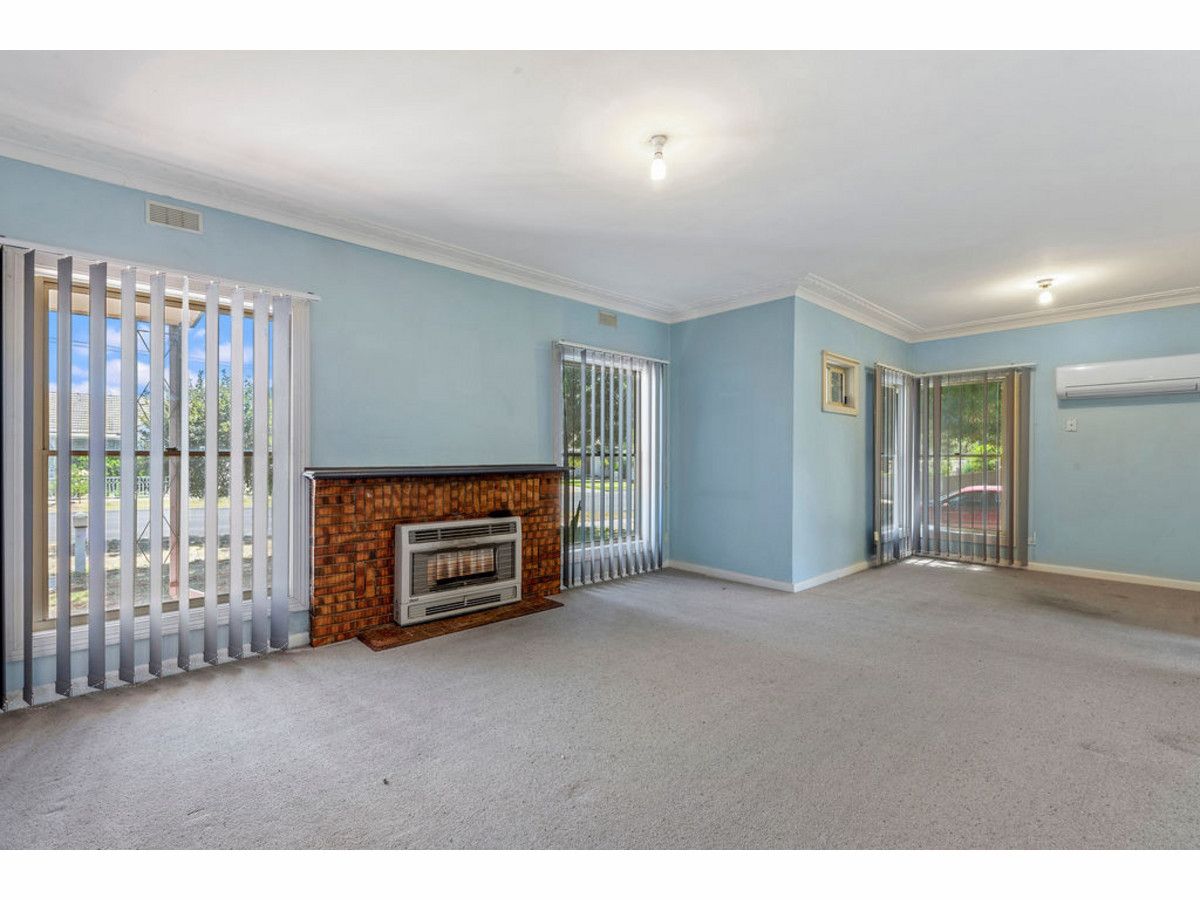 16 Cahill Street, White Hills VIC 3550, Image 2