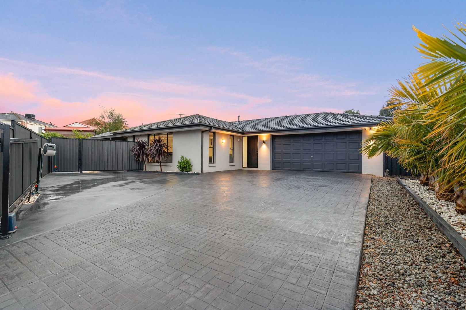 3 bedrooms House in 12 Benshaw Court HILLSIDE VIC, 3037