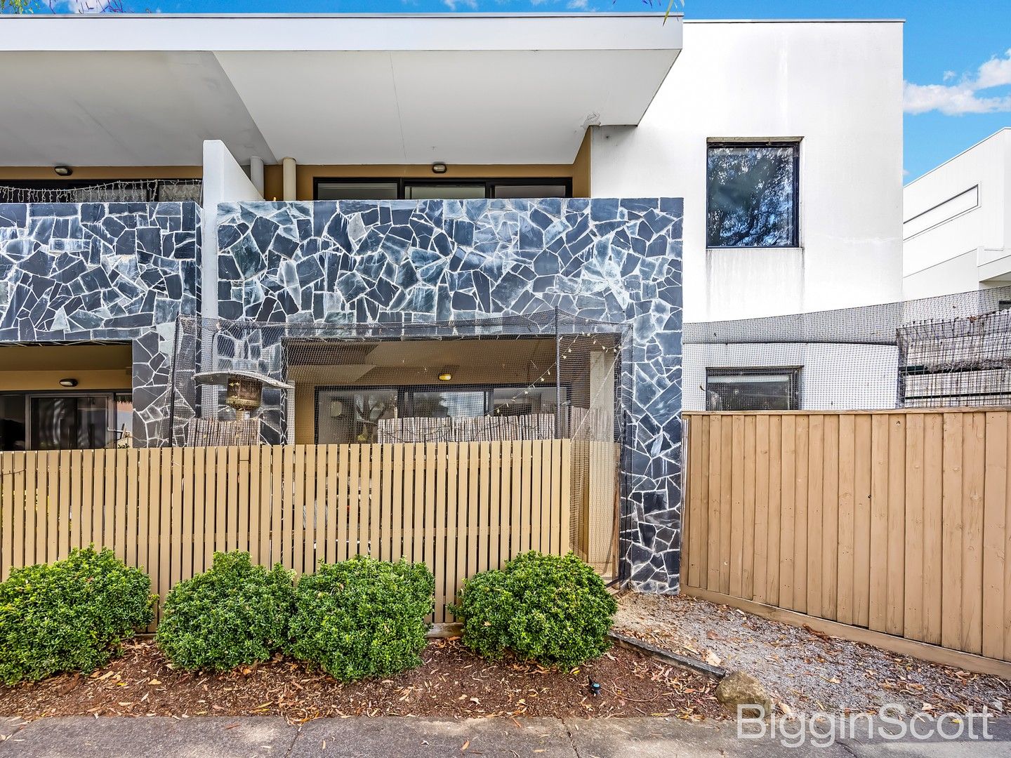 2 bedrooms House in 4/2 Crefden Street MAIDSTONE VIC, 3012
