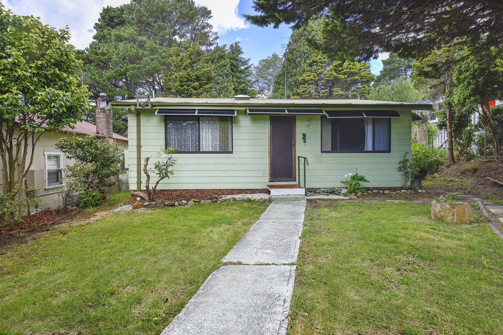 2 bedrooms House in 9 Acacia Ave LEURA NSW, 2780