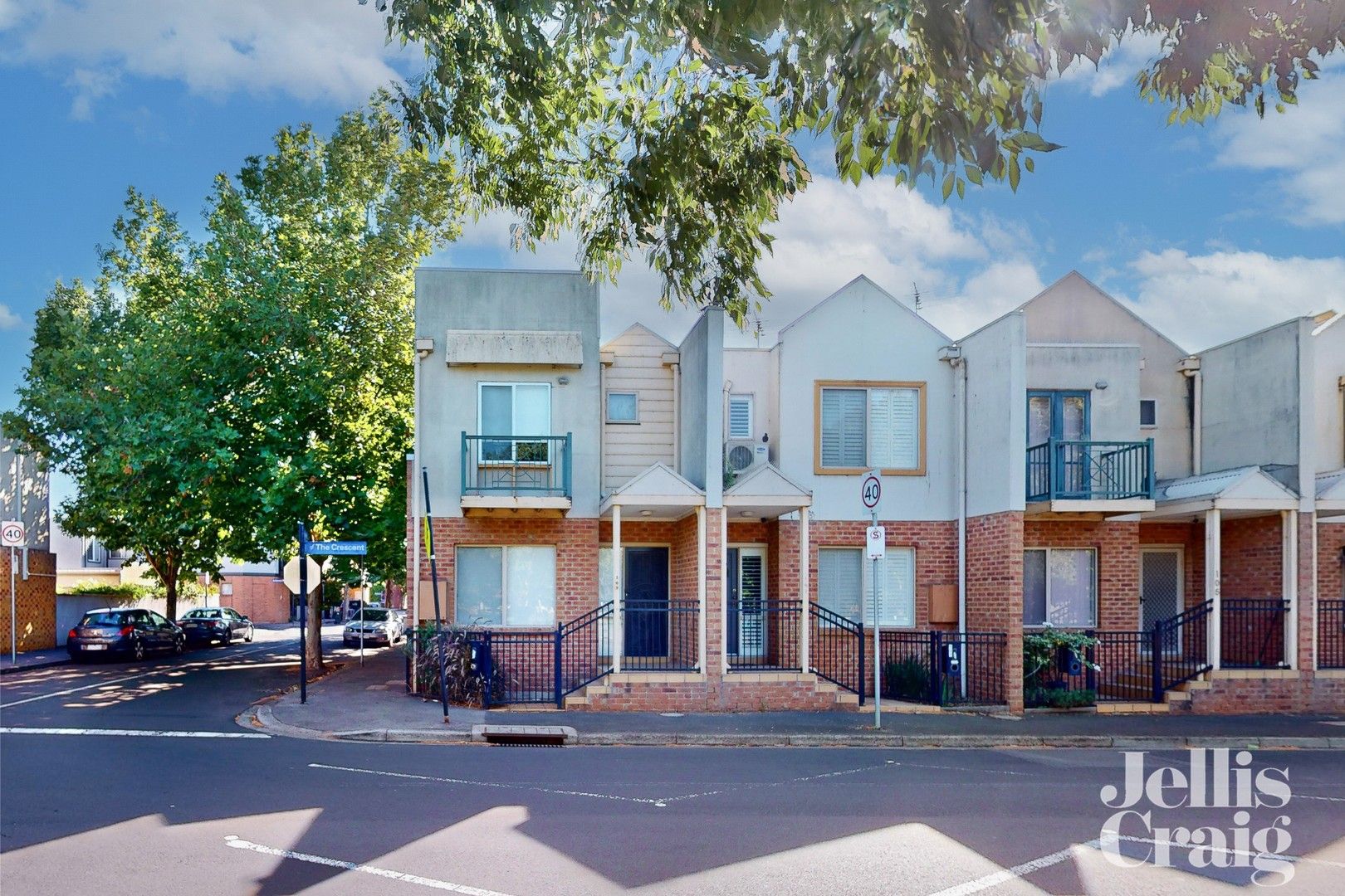 2 bedrooms Townhouse in 109 The Crescent KENSINGTON VIC, 3031