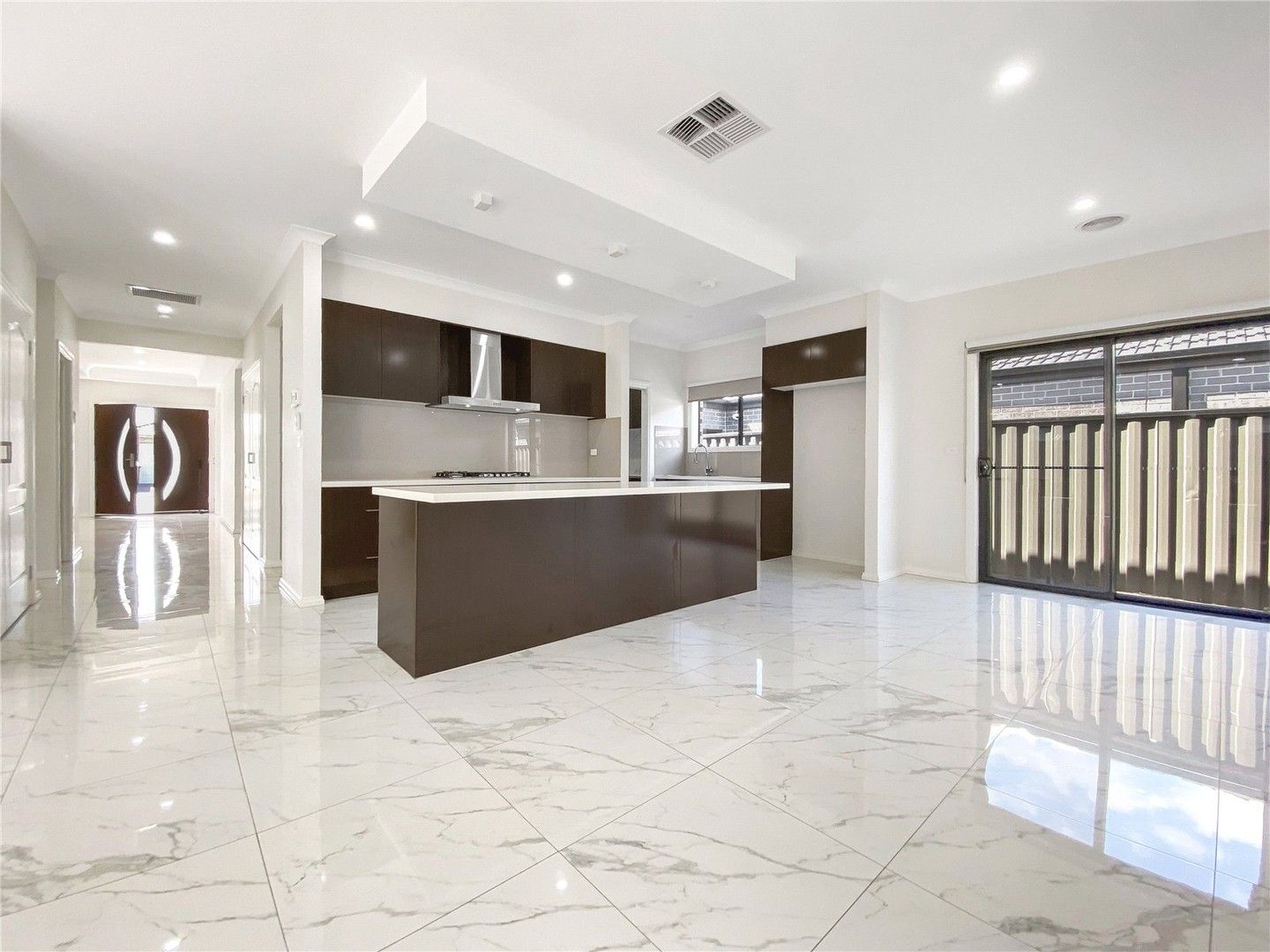 4 bedrooms House in 9 Bolwarra Street CRAIGIEBURN VIC, 3064