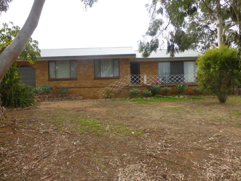 30 Barton Street, Parkes NSW 2870, Image 0