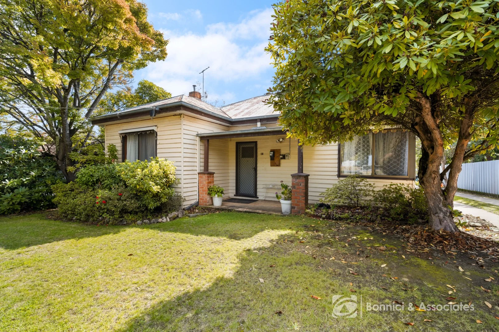 19 Victoria Road, Beechworth VIC 3747