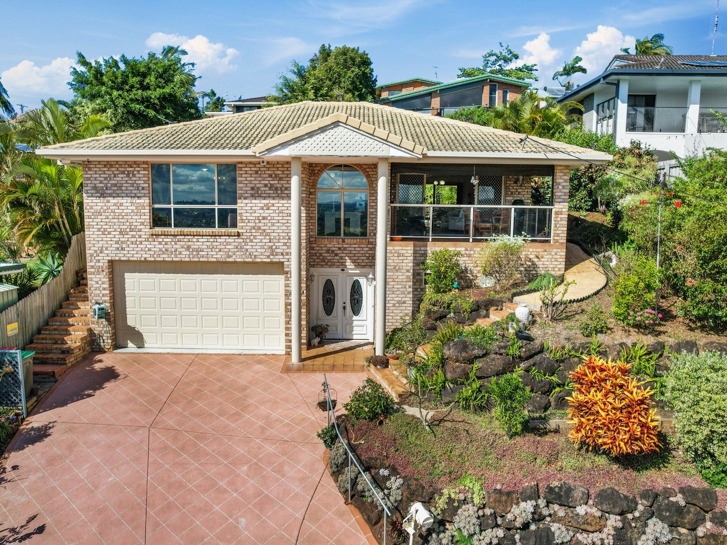 3 bedrooms House in 24 Cominan Avenue BANORA POINT NSW, 2486