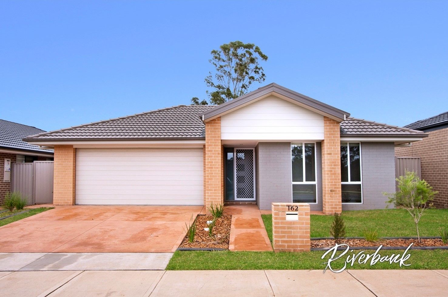 4 bedrooms House in 162 Greenwood Parkway JORDAN SPRINGS NSW, 2747