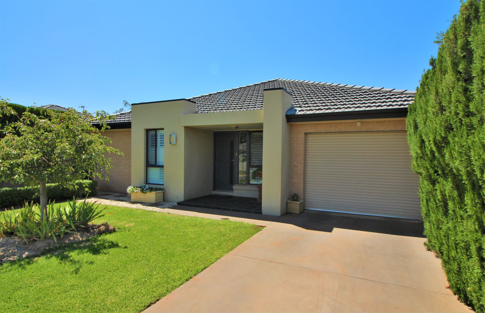 2B Hopbush Crescent, Griffith NSW 2680, Image 1