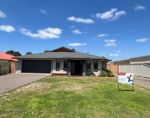 5 Hastings Crescent, Castletown WA 6450