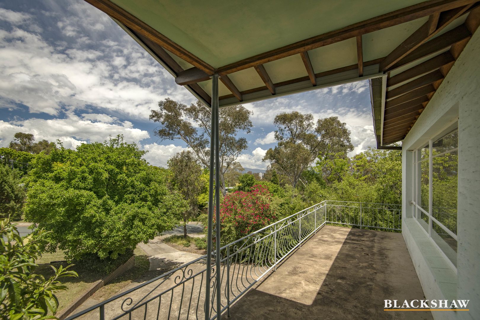 7 Curlewis Crescent, Garran ACT 2605, Image 2