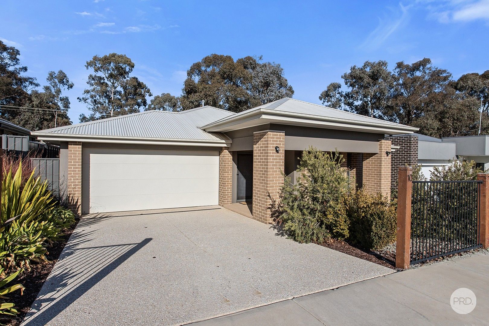 4 bedrooms House in 10 Yirrilil Way STRATHFIELDSAYE VIC, 3551