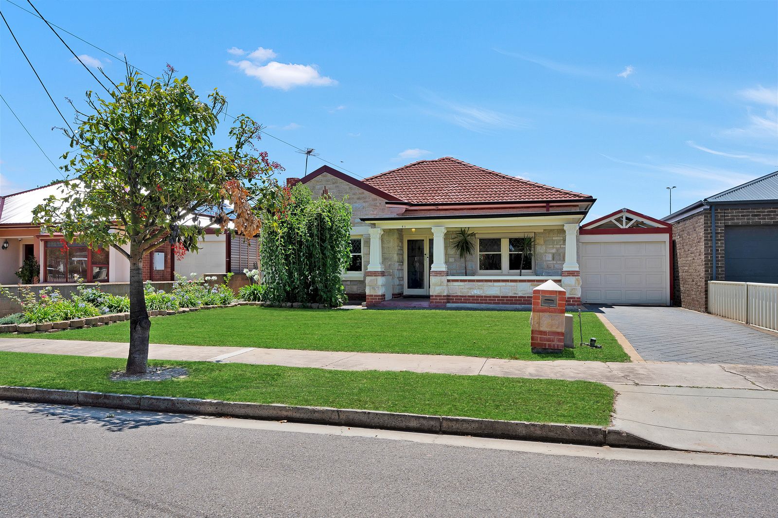 4 bedrooms House in 21 Balranald Avenue LARGS BAY SA, 5016