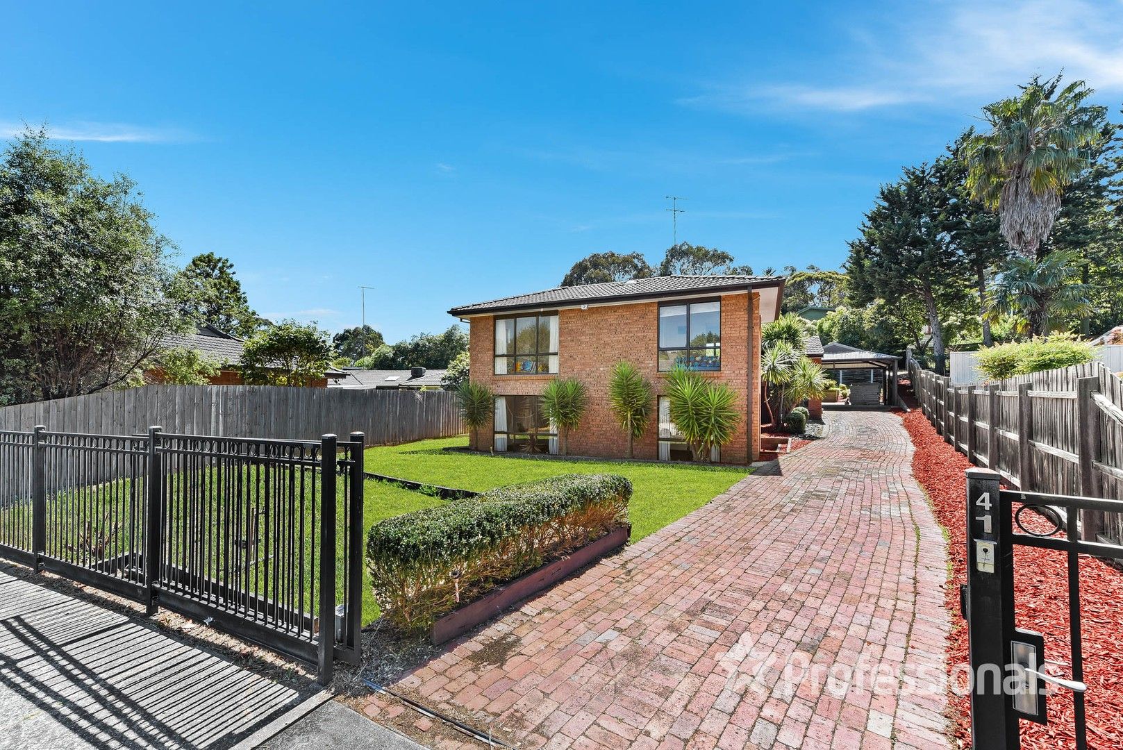 5 bedrooms House in 41 Fernlea Crescent DONCASTER EAST VIC, 3109