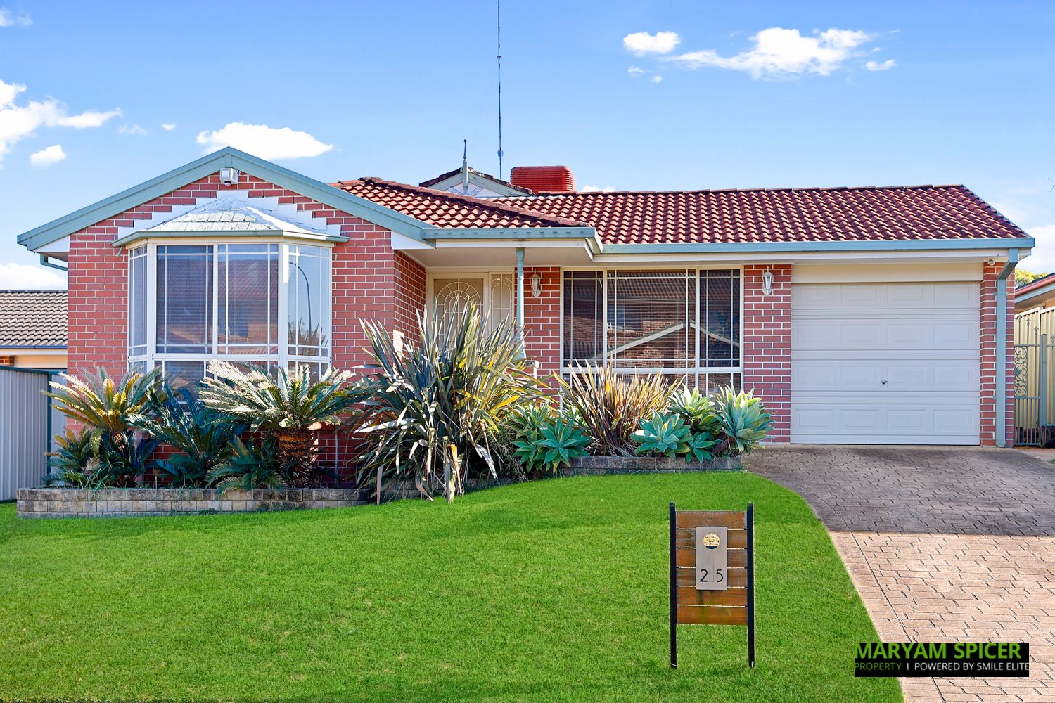 4 bedrooms House in 25 Alison Drive GLENMORE PARK NSW, 2745
