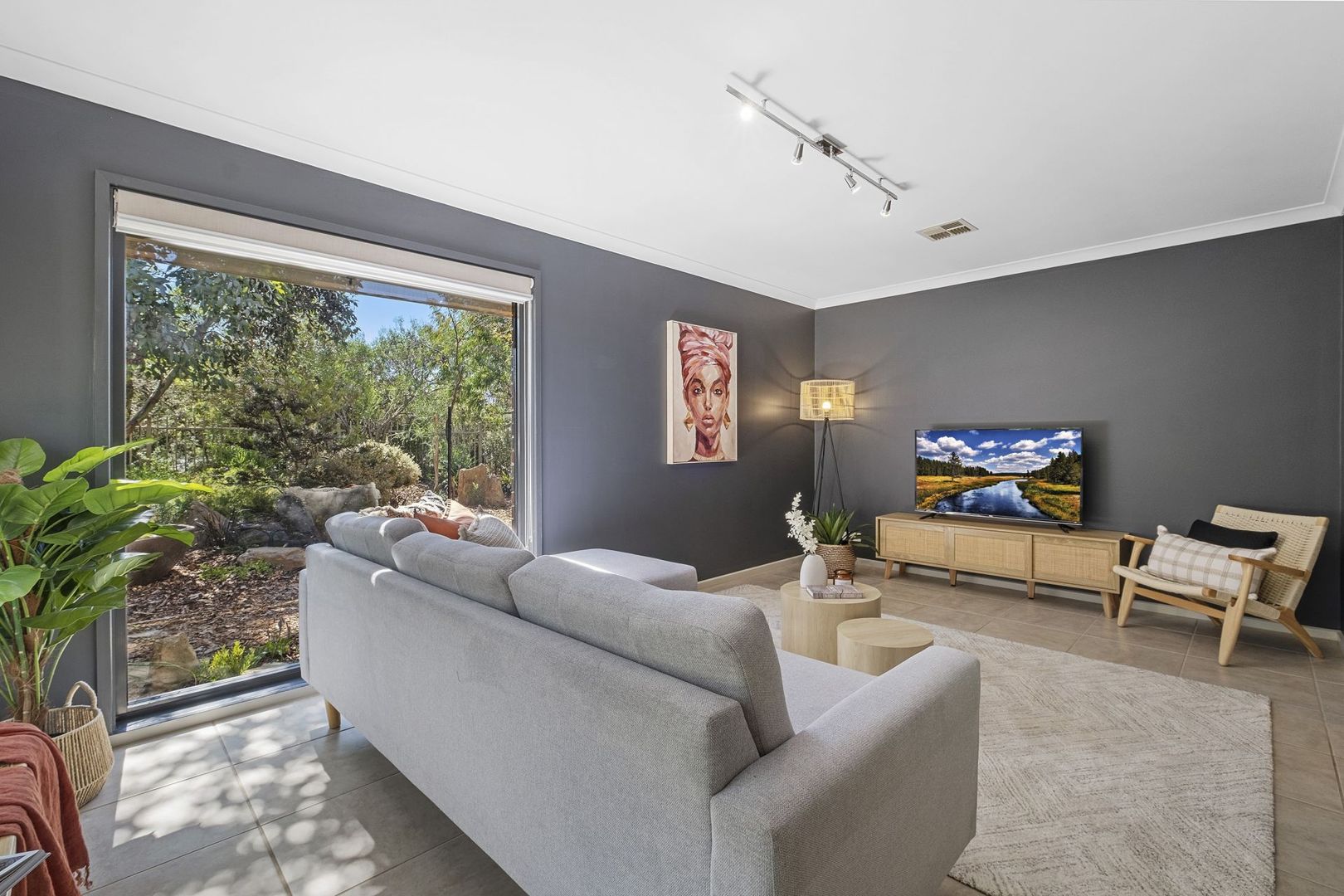 1/24 James Street, Strathdale VIC 3550, Image 2