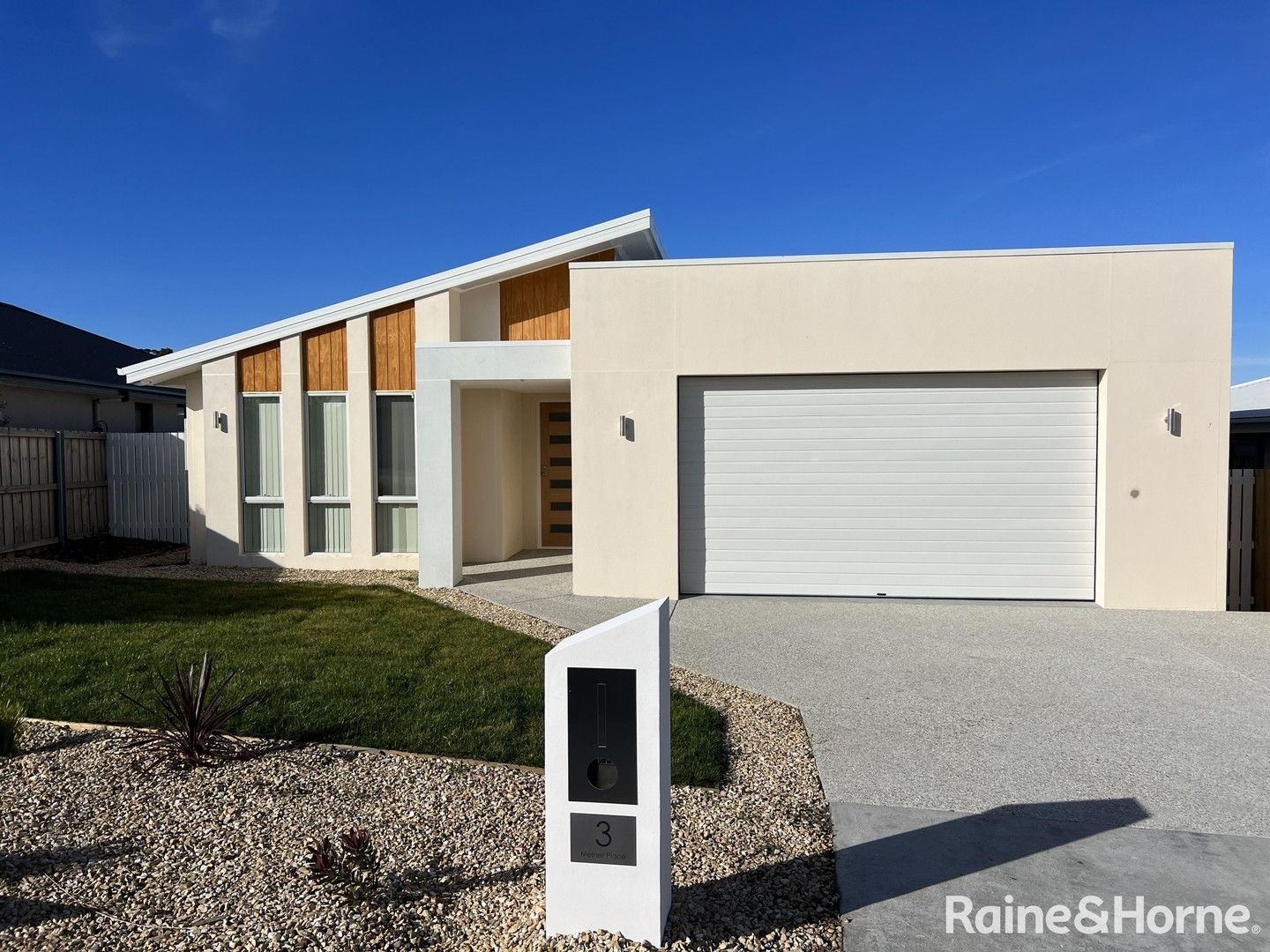 4 bedrooms House in 3 Melner Place OAKDOWNS TAS, 7019