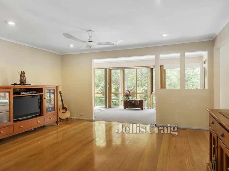 26 Shakespeare Avenue, Mooroolbark VIC 3138, Image 2