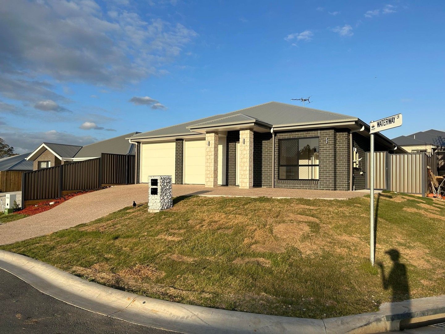 4 bedrooms Semi-Detached in 16A Waterway crescent HILLCREST QLD, 4118