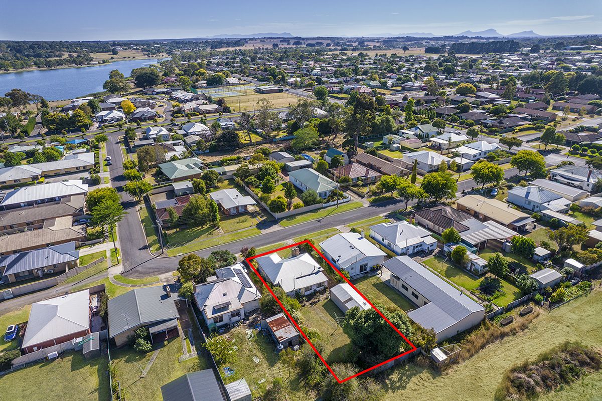 11 Roscoe Avenue, Hamilton VIC 3300, Image 2