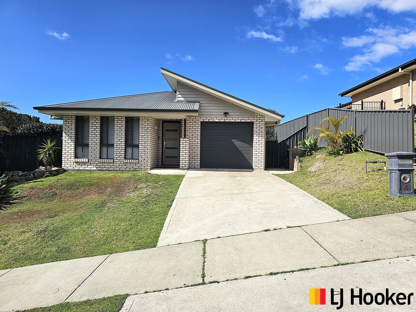 3 bedrooms House in 4 Elford Way MALUA BAY NSW, 2536