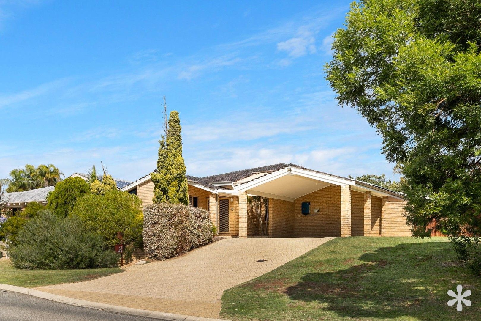 4 bedrooms House in 84 Casserly Drive LEEMING WA, 6149