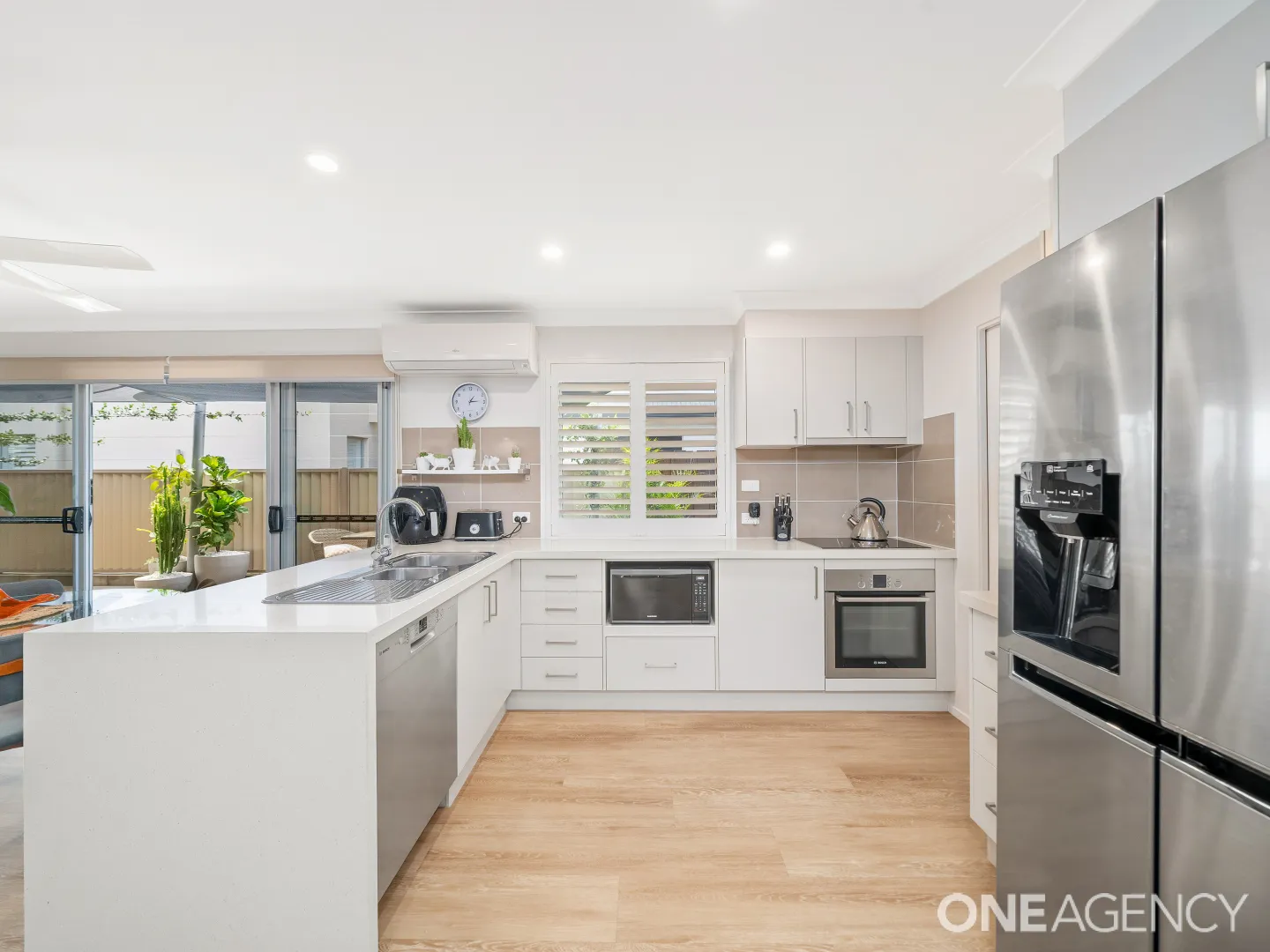 Low-set luxury living - View 5