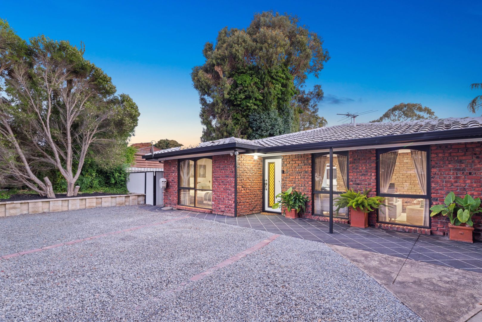 22 Nash Street, Happy Valley SA 5159, Image 2