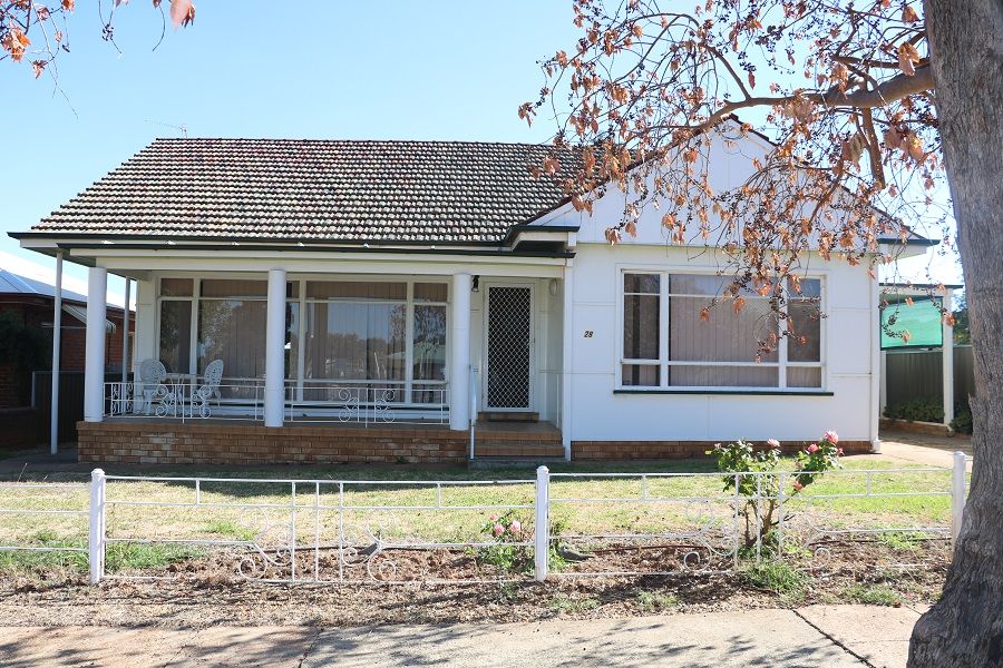 28 Armstrong Street, Parkes NSW 2870, Image 0