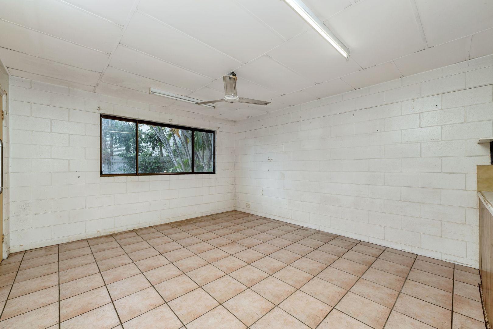 4/57 Livingstone Street, West End QLD 4810, Image 2