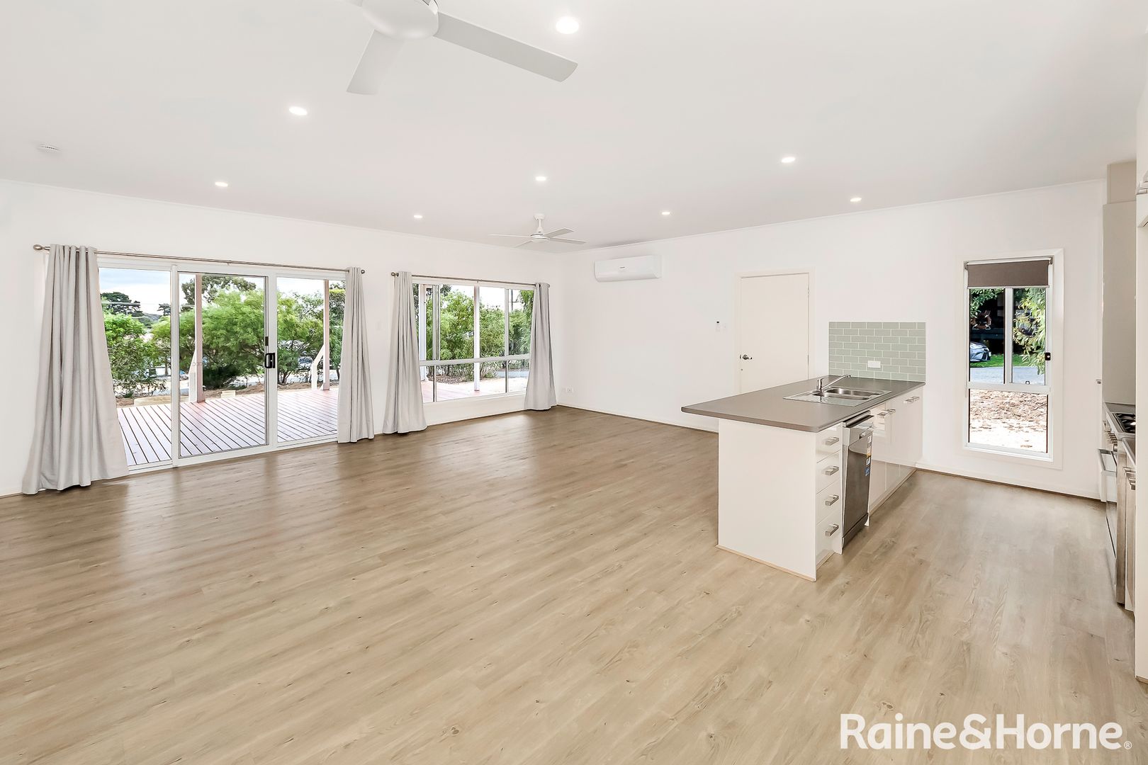 36 Bayview Road, Clayton Bay SA 5256 House For Rent 410 Domain