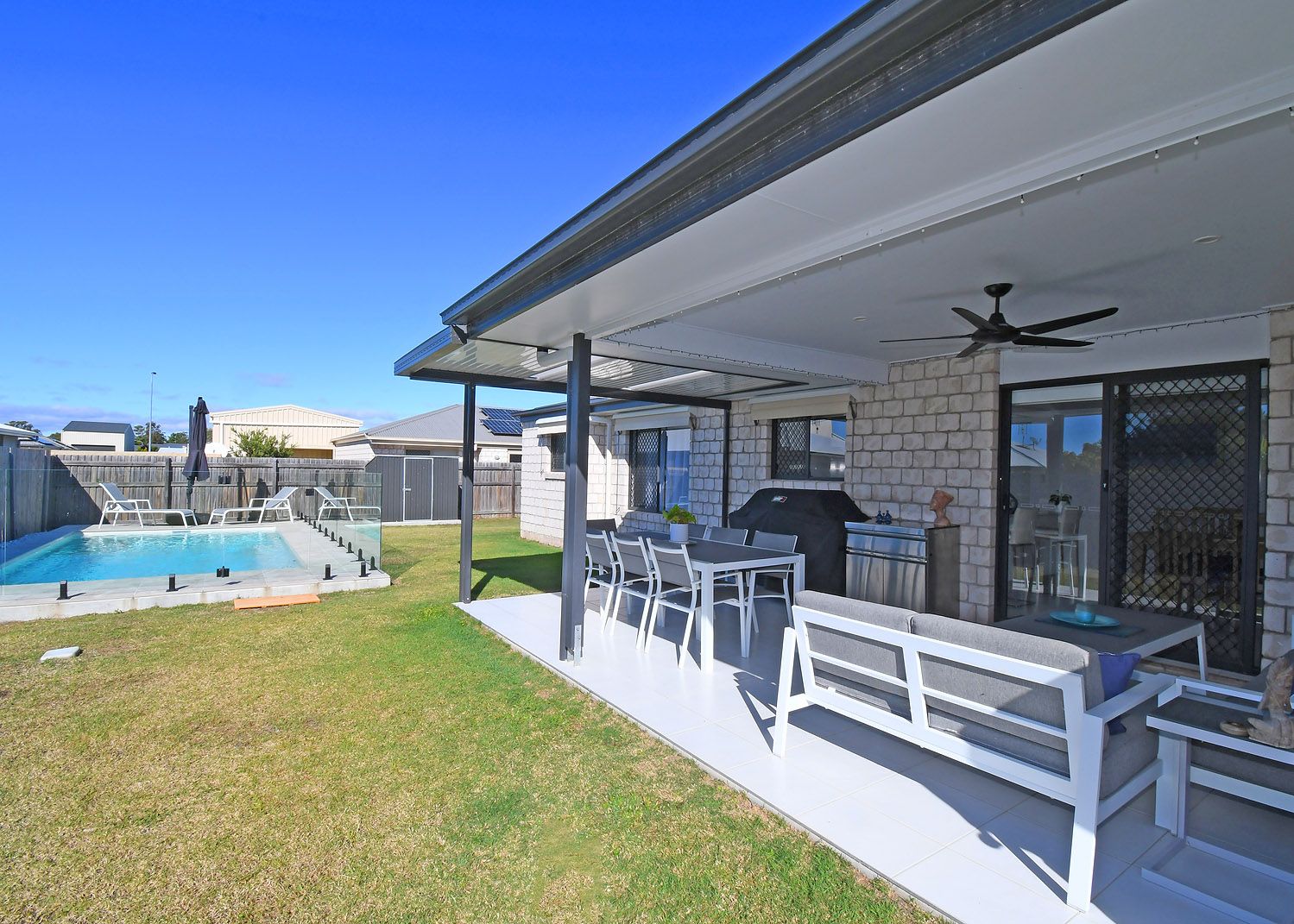 22 Ronaldo Way, Urangan QLD 4655, Image 1