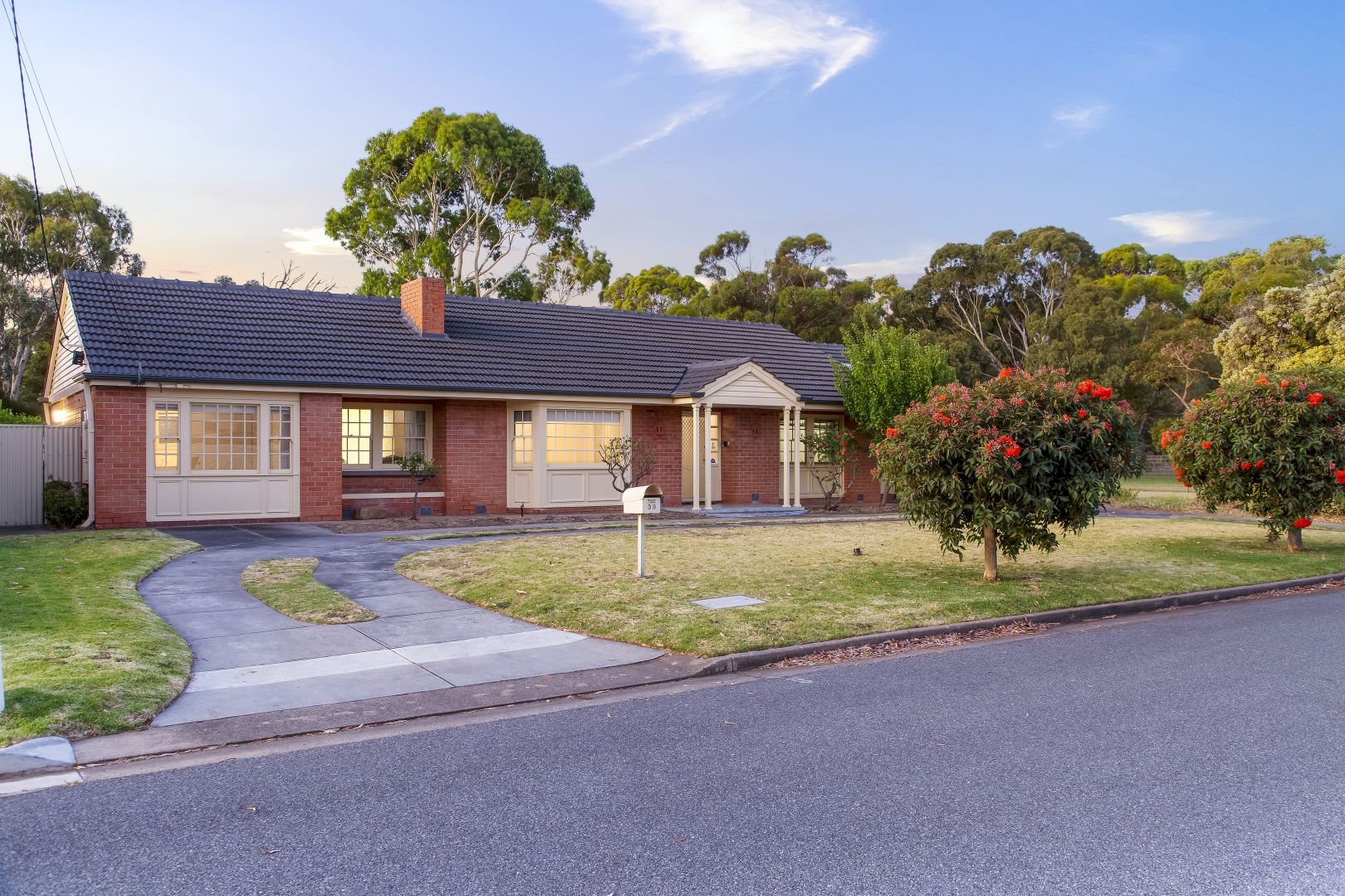 39 Kingswood Crescent, Lockley Property History & Address Research