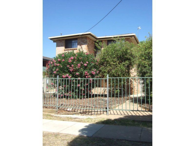 2 bedrooms Apartment / Unit / Flat in 3/8 Edney Street KOORINGAL NSW, 2650