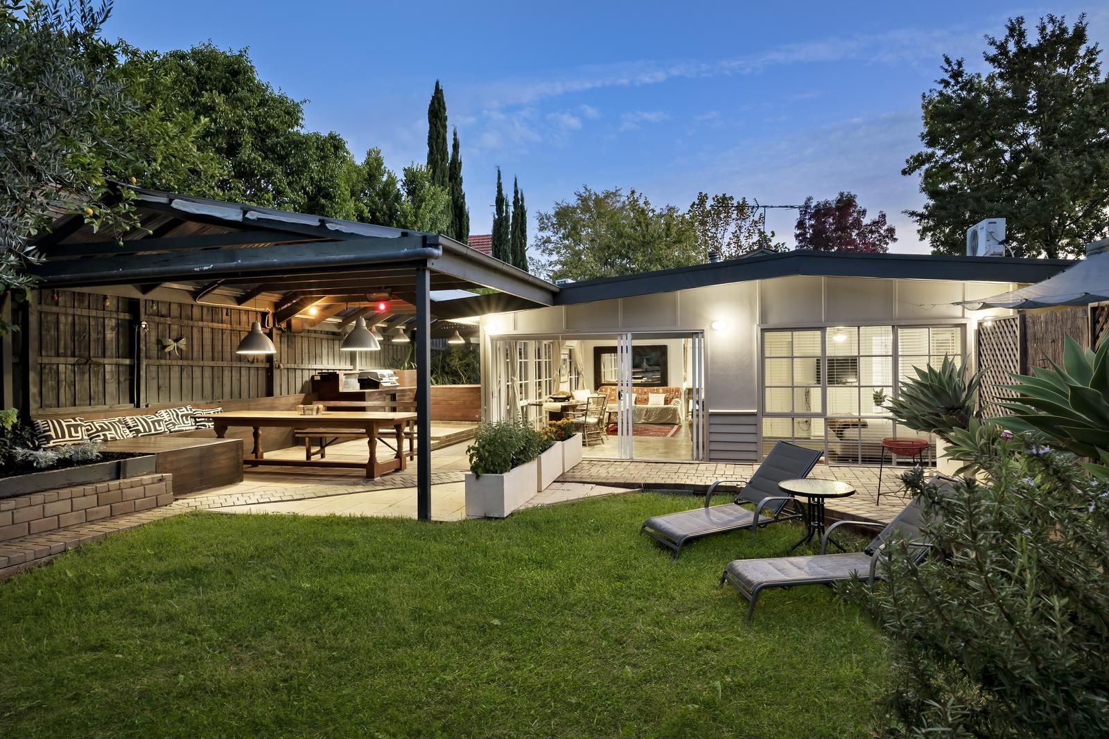 6 bedrooms House in 97 High Street GLEN IRIS VIC, 3146